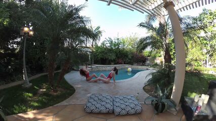 Coños HOT En Piscina